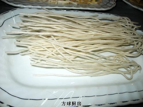 家常凉菜的做法（大白菜、豆芽、粉条、干豆腐）